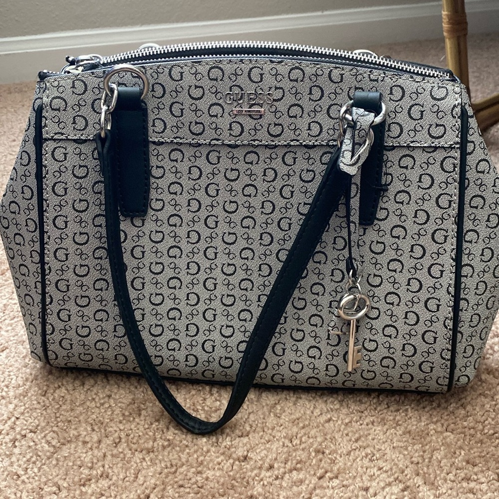 Guess dual strap logo purse NWT